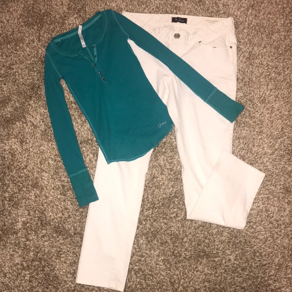 Women’s jeans and shirt combo